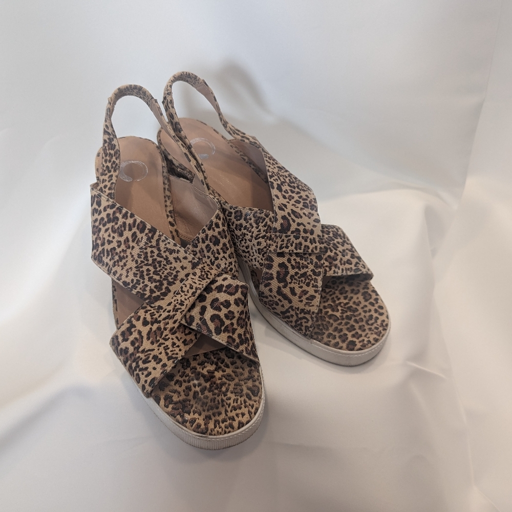 Sassy leopard platforms, women's size 12